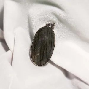 Labradorite Pendant (Without Chain)