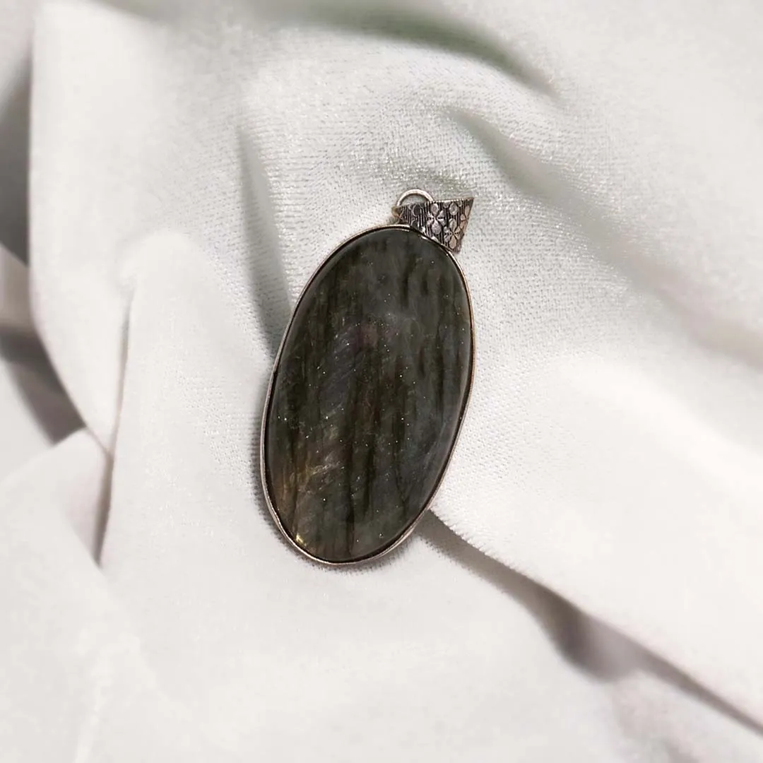 Labradorite Pendant (Without Chain)
